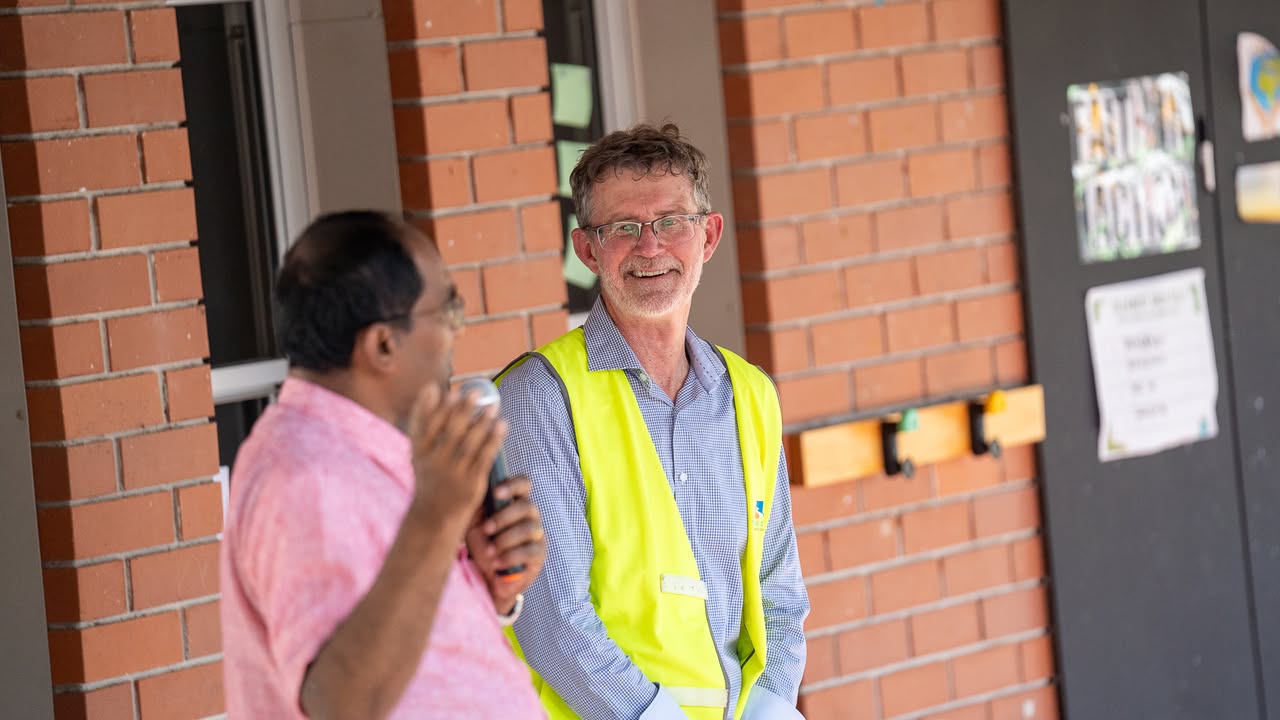 176022598337143_852815350657861-1