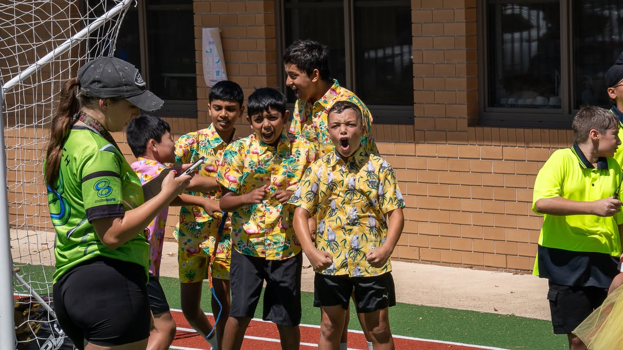 176022598337143_860388499900546-1