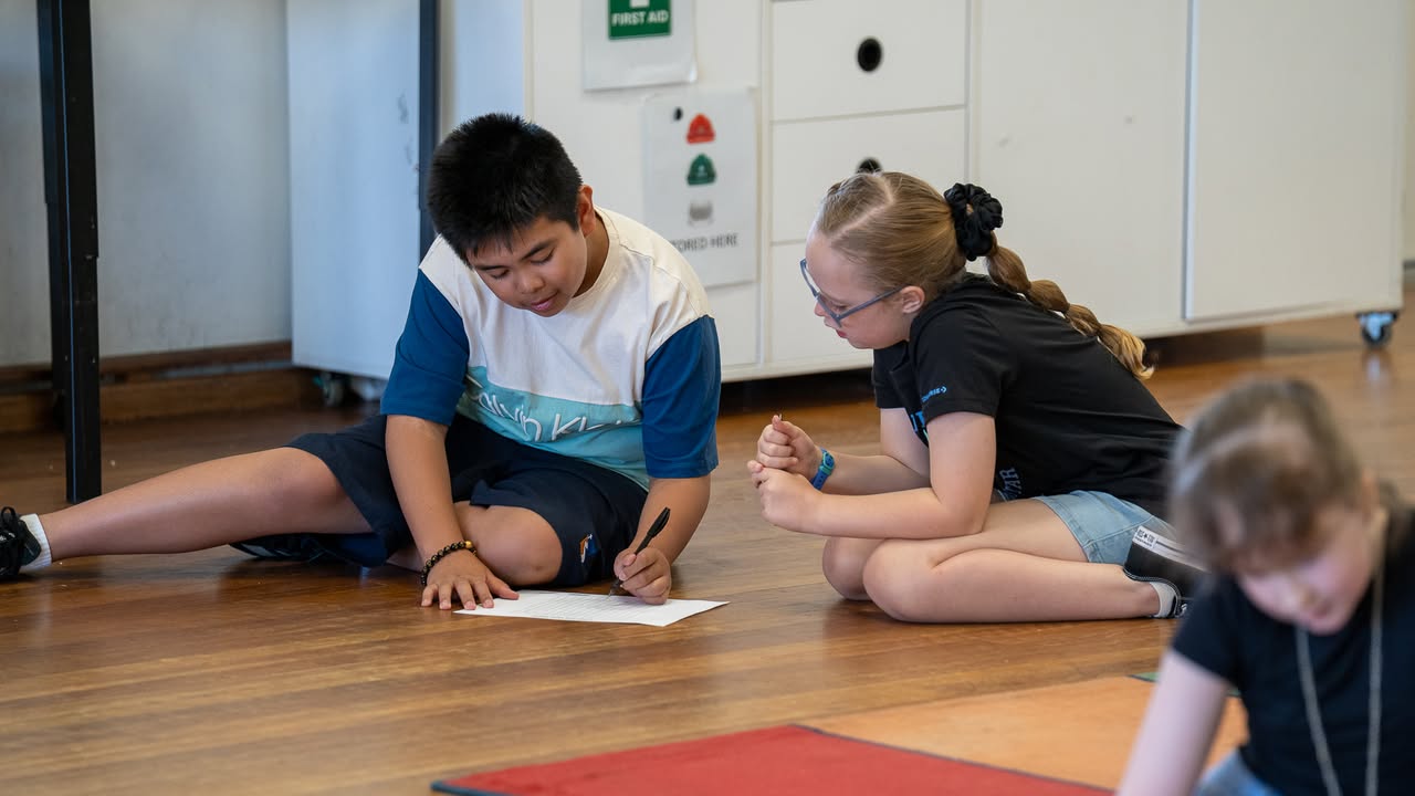 176022598337143_861050319834364-1