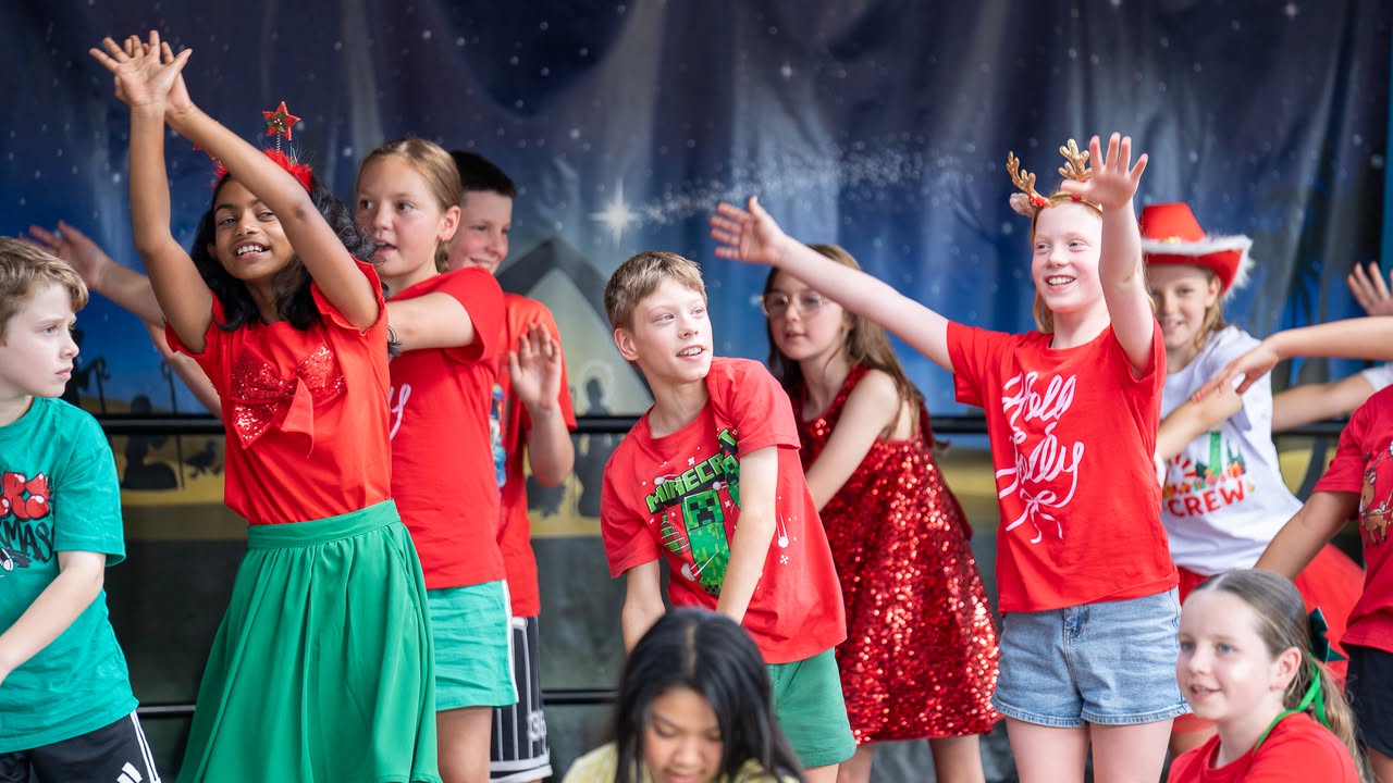 176022598337143_869022572370472-1