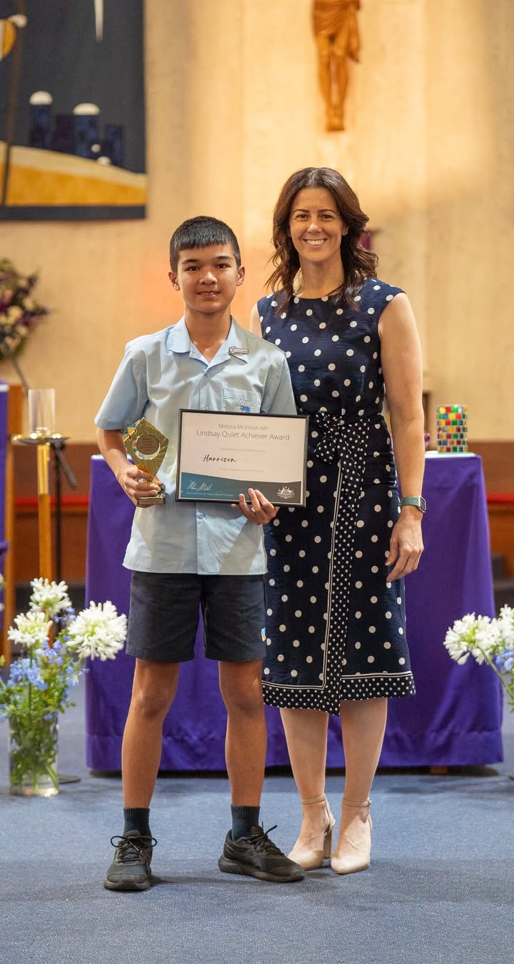 176022598337143_869815235624539-1