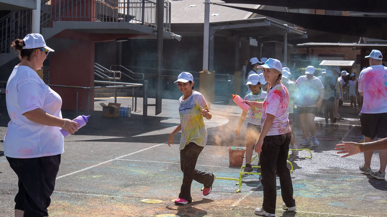 176022598337143_875090791763650-1