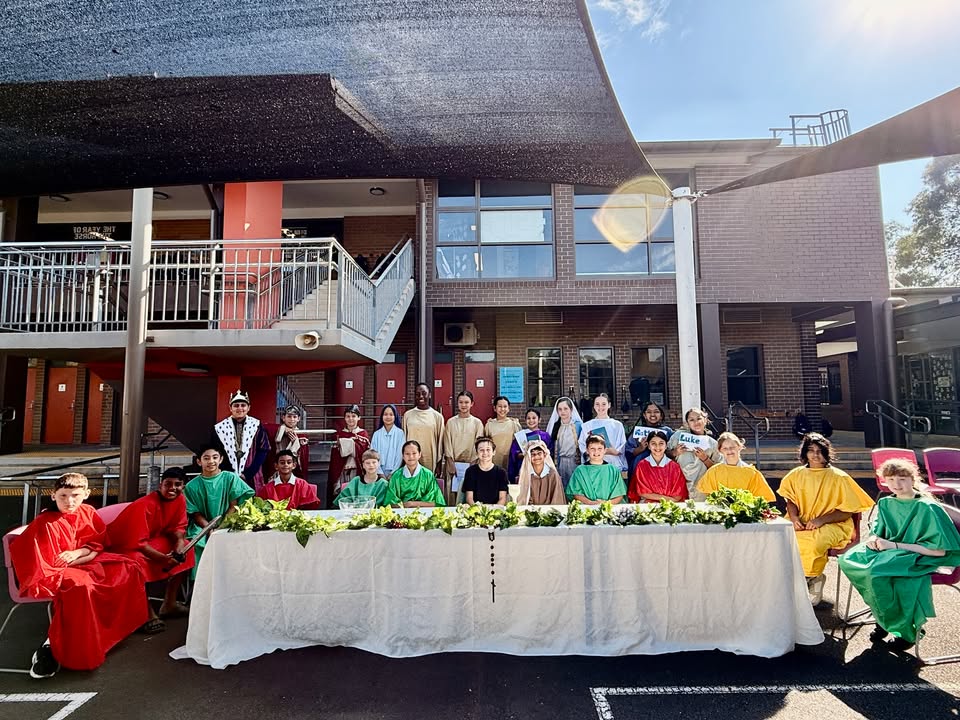 176022598337143_958641910075204-1